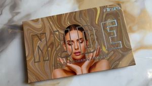 Minara Rose Gold 18 Color Eyeshadow Palette