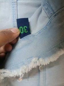 Light Wash Denim Frayed jeans