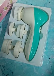 Facial Cleansing Brush