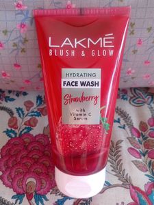 Lakme Blush &Glow🍓 Fashwash,