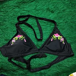 Black🎁🆕 Embroidered Floral Bikini Top