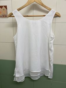 Chic White Sleeveless Top