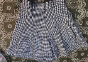 Uniqlo Houndstooth Skorts ! Good as new with tag!