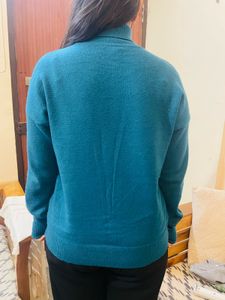 Stylish Blue Cutout Turtleneck Woollen Top