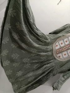 Embroidered Kurta &amp; Ripped Jeans Set