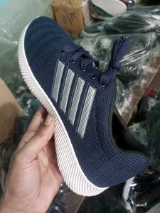 NEW NO USED SPORTS SHOES FOR MEN.