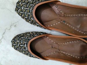 Embellished Juttis/Mojaris set of 2