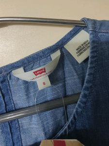 Levi's Girl sleeveless Top . New With Tag.