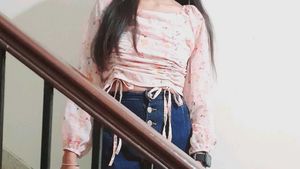 Pink Floral Ruched Crop Top🌸🌀