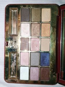 Estee Lauder Deluxe eyeshadow palette