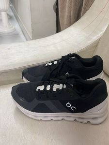 men’s running shoes