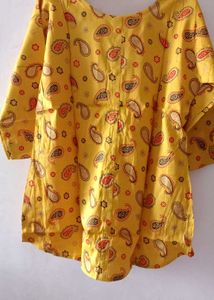 Assorted Women's Kurtas Set