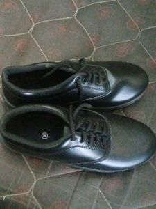 Classic Black Leather Lace-Up Shoes