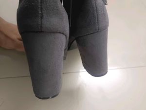 Suede boots
