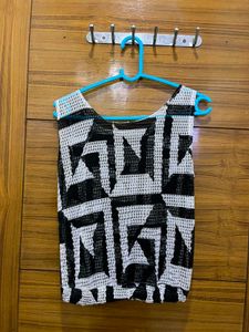 Abstract Print Mesh Top