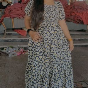 Chic Daisy Print Maxi Dress
