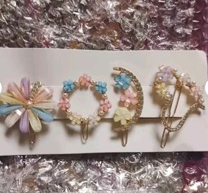 Brand New ** Hair Clip Set Of 4 ... Beautiful ❤️