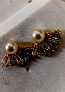 Elegant Pearl and Crystal Earrings Set
