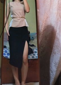 Chic Black Pencil Skirt 🖤