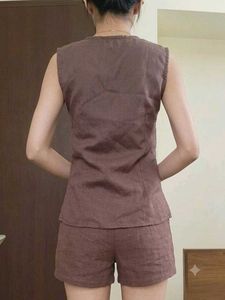 SALE❗ Sleeveless Shirt Style Top with Tie-Knot