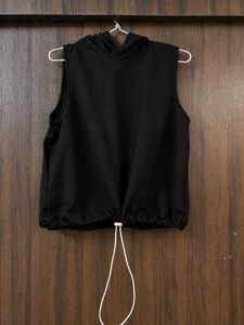 Sleeveless Black Cropped Hoodie Top