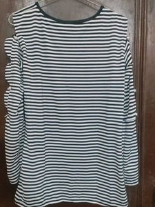 Striped black and white top