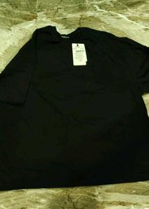 m size  Black "The World Needs Your Magic" T-