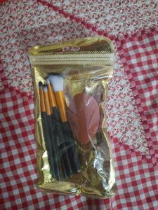 Compact Makeup Brush &amp; Sponge Set