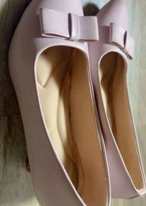 Scentra Kitten heels with bow