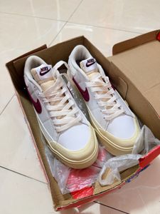 Women Nike legacy court Lift Sneakers