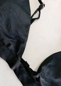 🎀🖤Black Triangle Bikini Top with Gold Rings 1 Fr