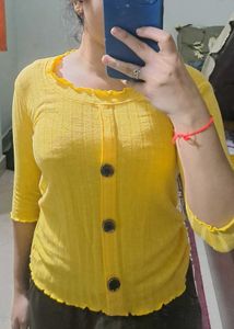 Stylish Yellow Top🌻