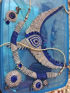 Sparkling Blue & Silver Necklace Set