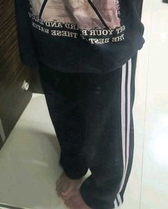 baggy sweatpants