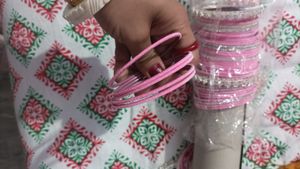 Pink &amp; Silver Bangle Set