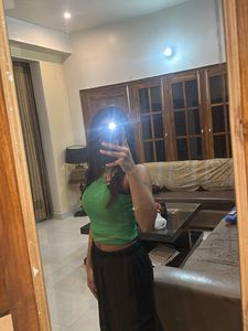Green Crop Top - Trendy & Chic!