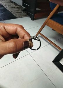 Elegant Leaf Design Ring