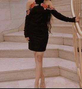 Chic Black Cold Shoulder Rose Dress