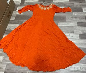 women solid anarkali kurta