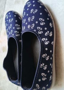 Cute Navy Blue Bow Flats