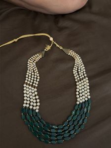 elegant pearl emerald  necklace