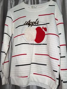 White Apple Graphic Sweatshirt