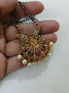 Exquisite Gold Pendant Mangalsutra