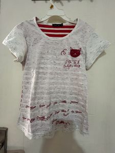 Beautiful Tshirt In Red N White Size 32