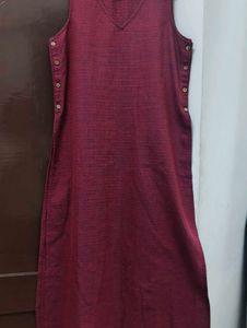 Maroon V-Neck Sleeveless Kurta