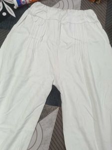 Comfortable White capree
