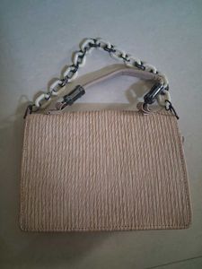 Chic Textured Crossbody Bag with Chain Strap