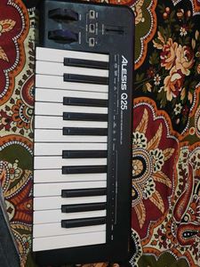 Alesis Q25 USB MIDI Keyboard Controller