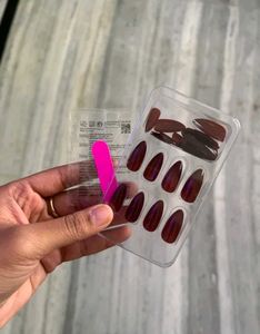Elegant Gold French Tip Nails