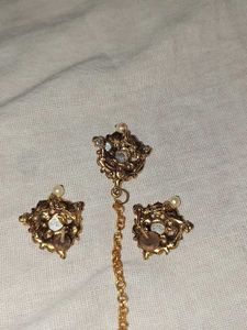 Gold Maang Tikka &amp; Earring Set